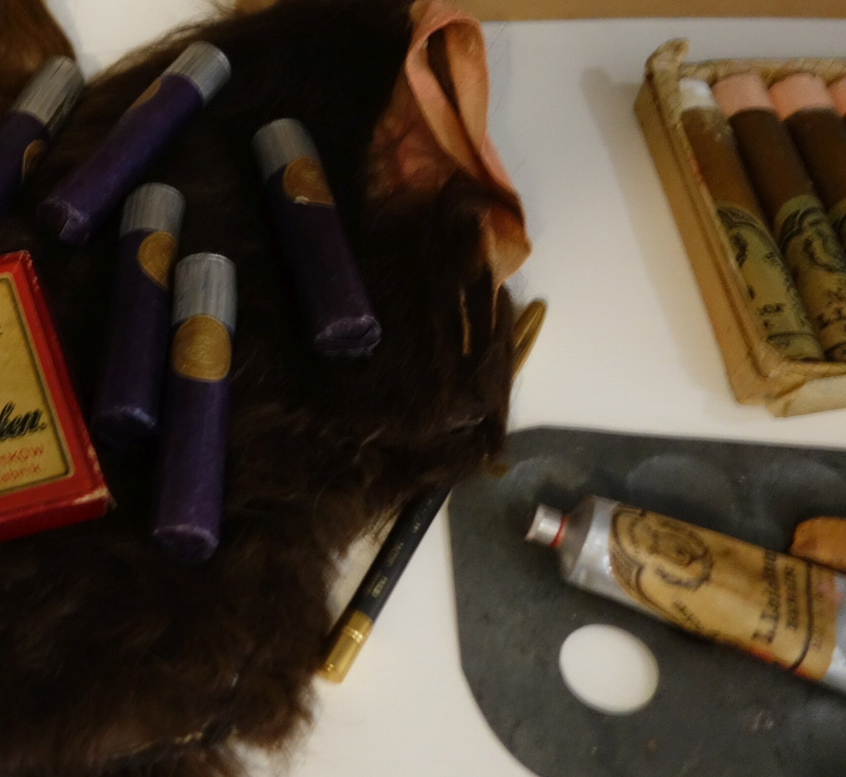 Matériel de coiffure : détail des teintes et accessoires
